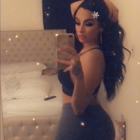 Meet your Posher, Janet - Picture 2 of 2